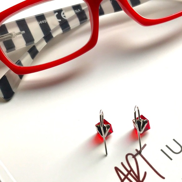 Swarovski elements cube earrings - Picture 6 of 12